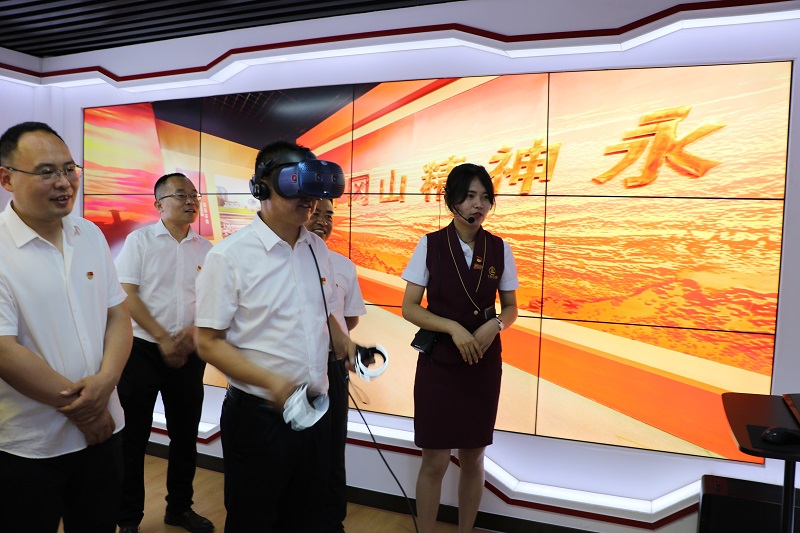 “初心園”VR體驗(yàn).JPG