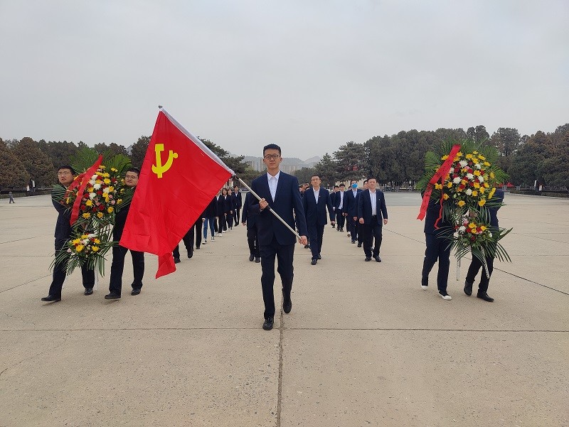 202304061680743486480685.jpg 敬獻(xiàn)花籃.jpg