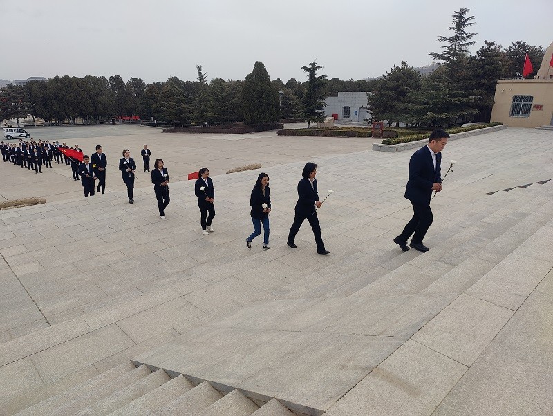 202304061680743515266754.jpg 獻(xiàn)花.jpg