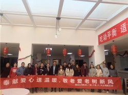 奉獻(xiàn)愛(ài)心送溫暖，敬老愛(ài)老樹(shù)新風(fēng)